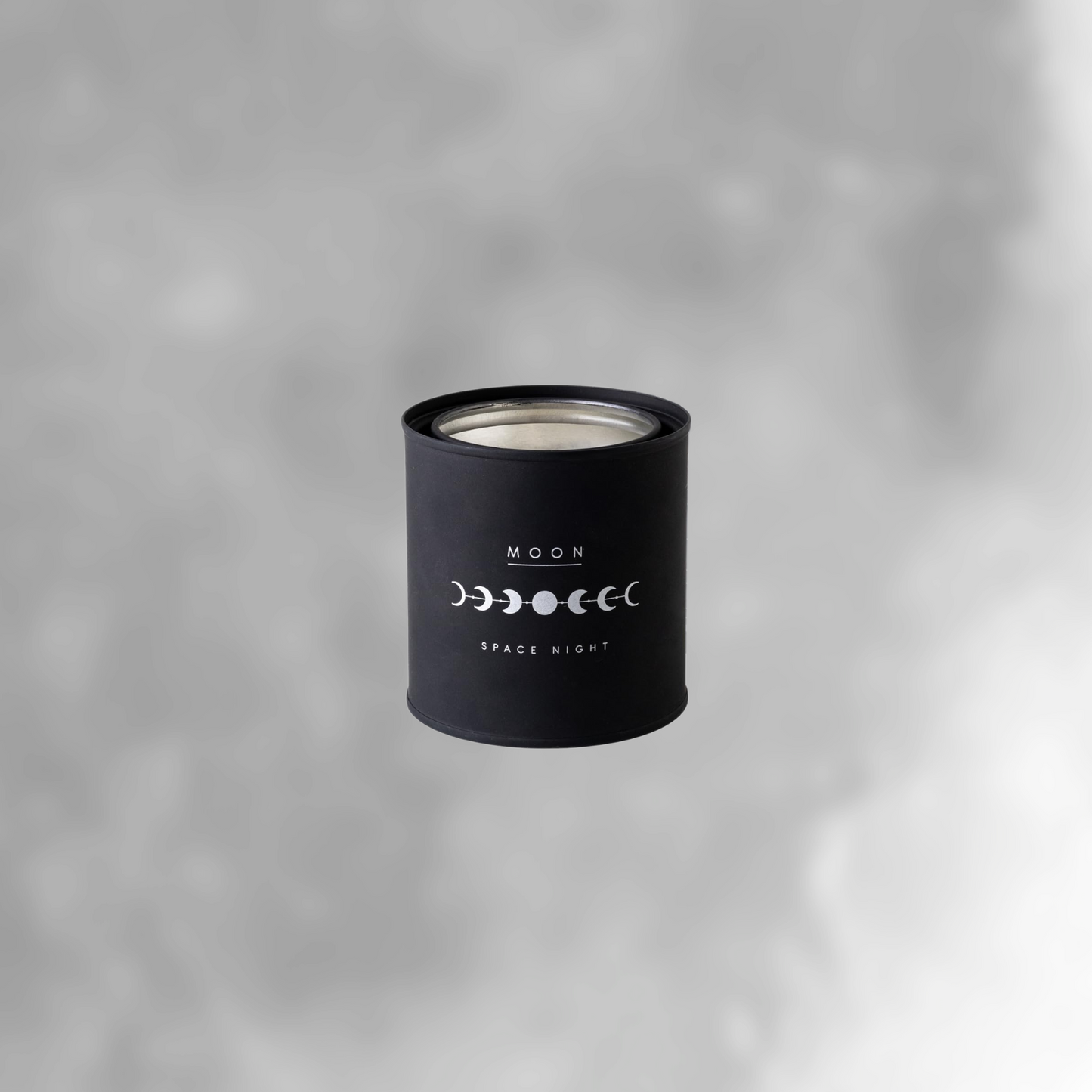 Lumânare parfumată AVA & MAY Moon 250g cu arome de note pudrate, mosc și lemn de santal