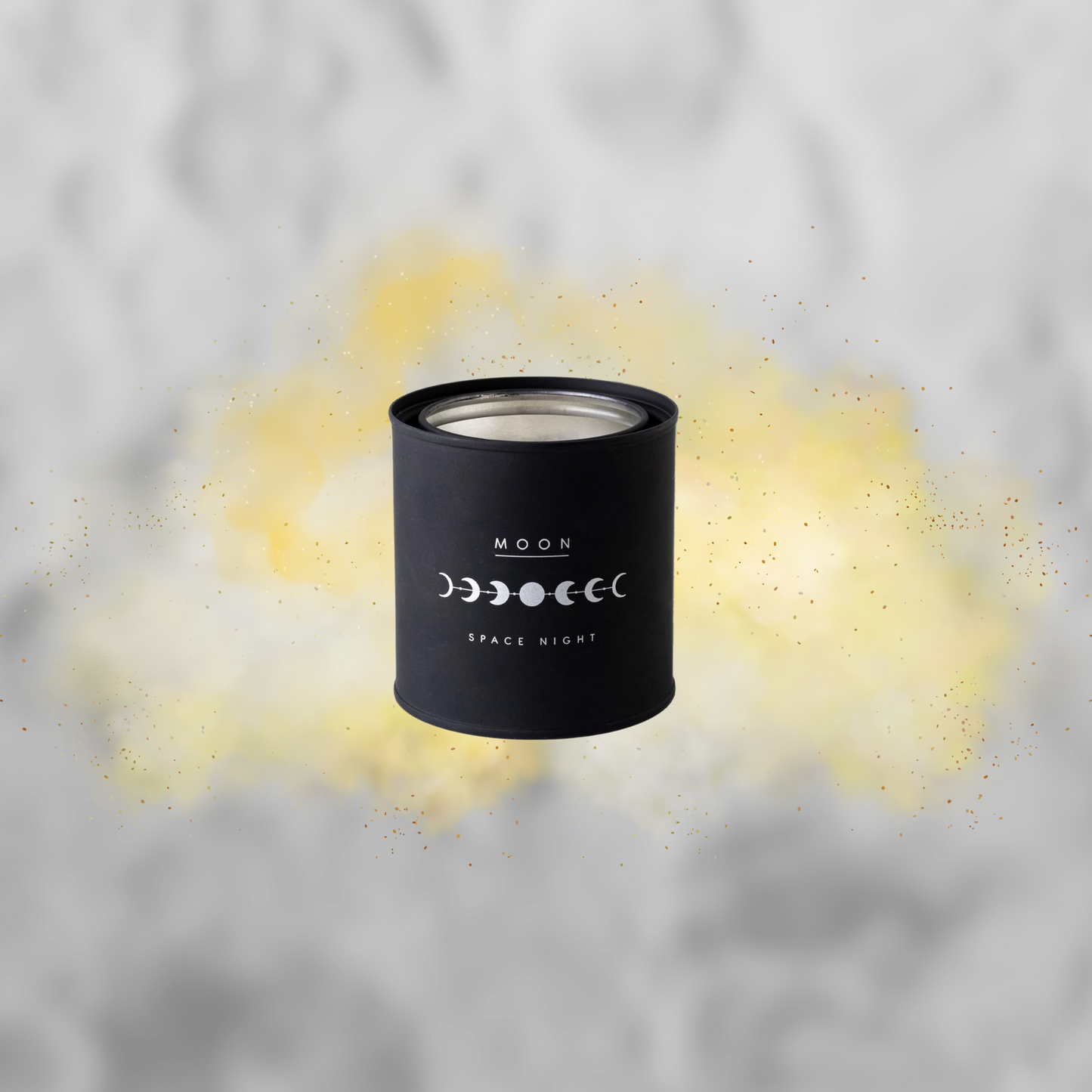 Lumânare parfumată AVA & MAY Moon 250g cu arome de note pudrate, mosc și lemn de santal