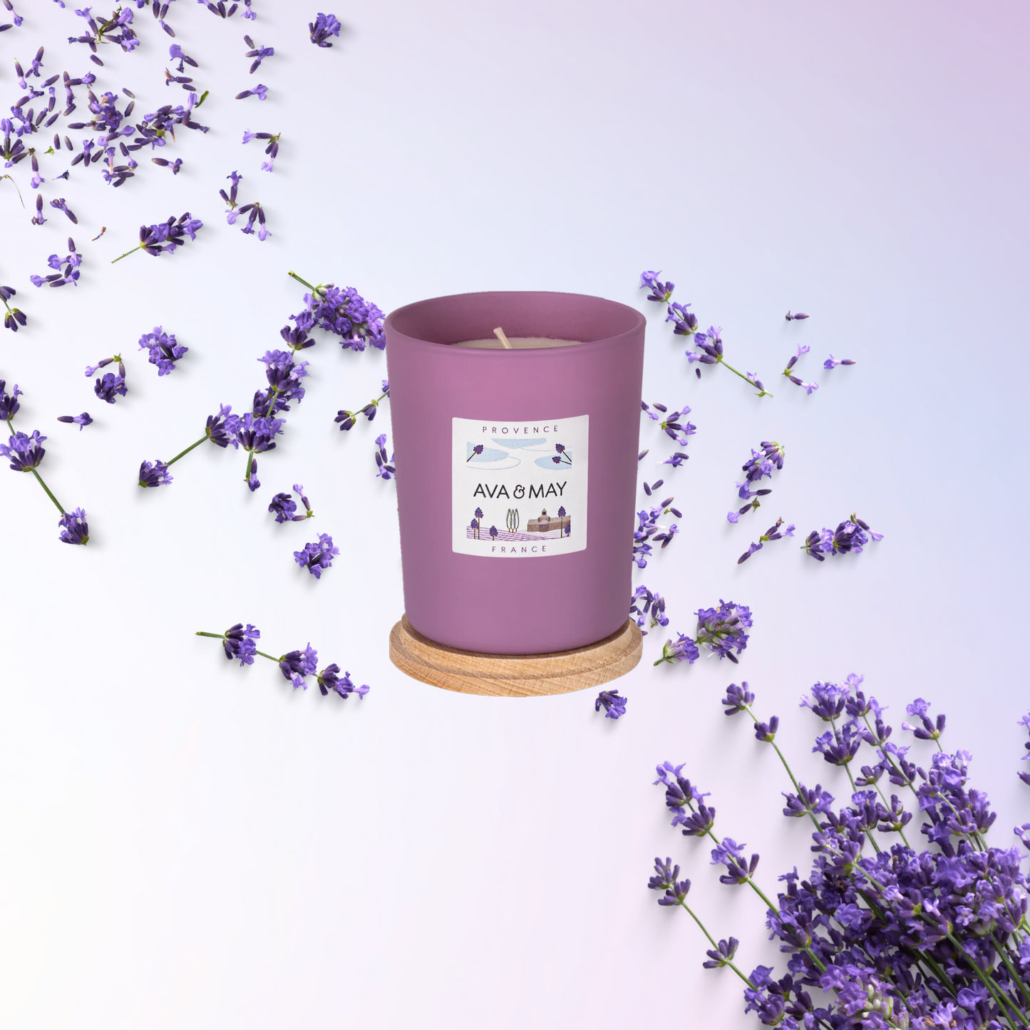 Lumânare parfumată AVA & MAY Provence 180g cu arome de lavandă, ierburi aromatice și note lemnoase