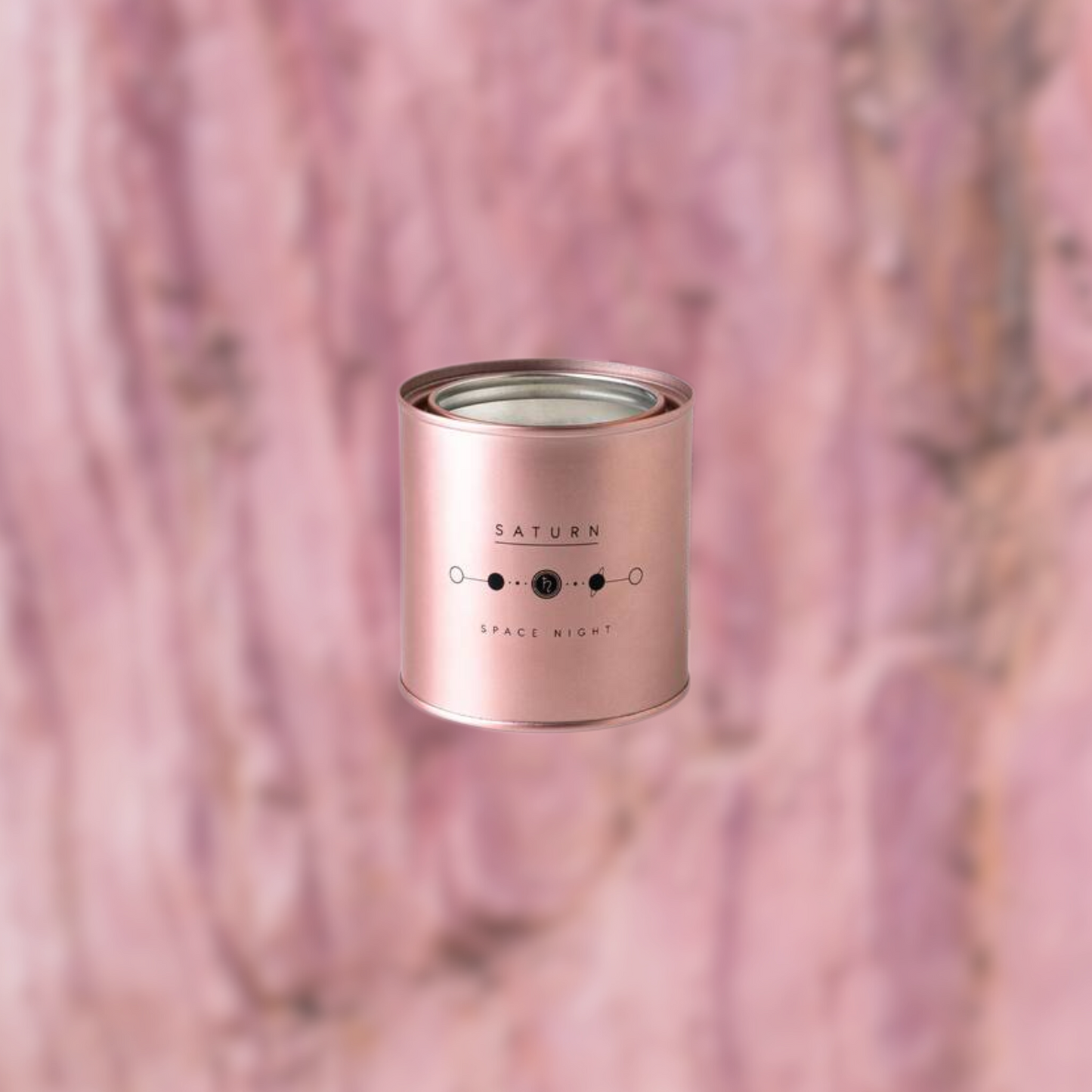 Lumânare parfumată AVA & MAY - Saturn, Space Night, Arome de lavandă, lemn de santal și o adiere subtilă de vanilie, 250g - Zaha Boutique